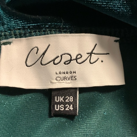 Closet London Plus velvet mini dress in emerald green - Picture 5 of 6